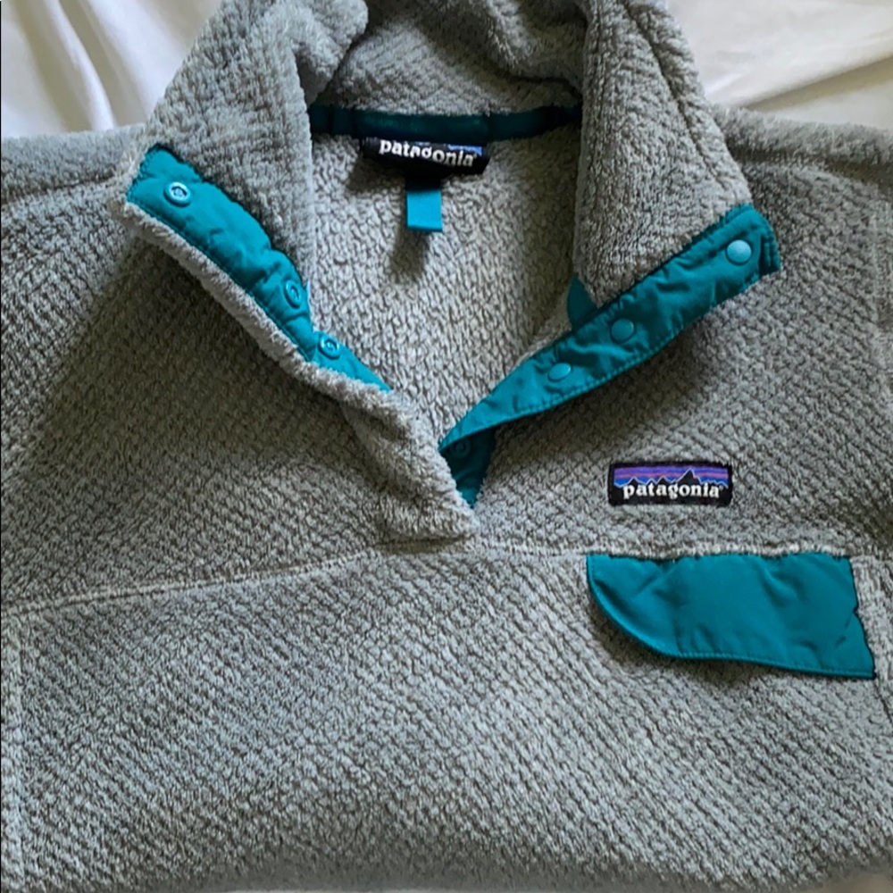 Dark gray Patagonia pull over